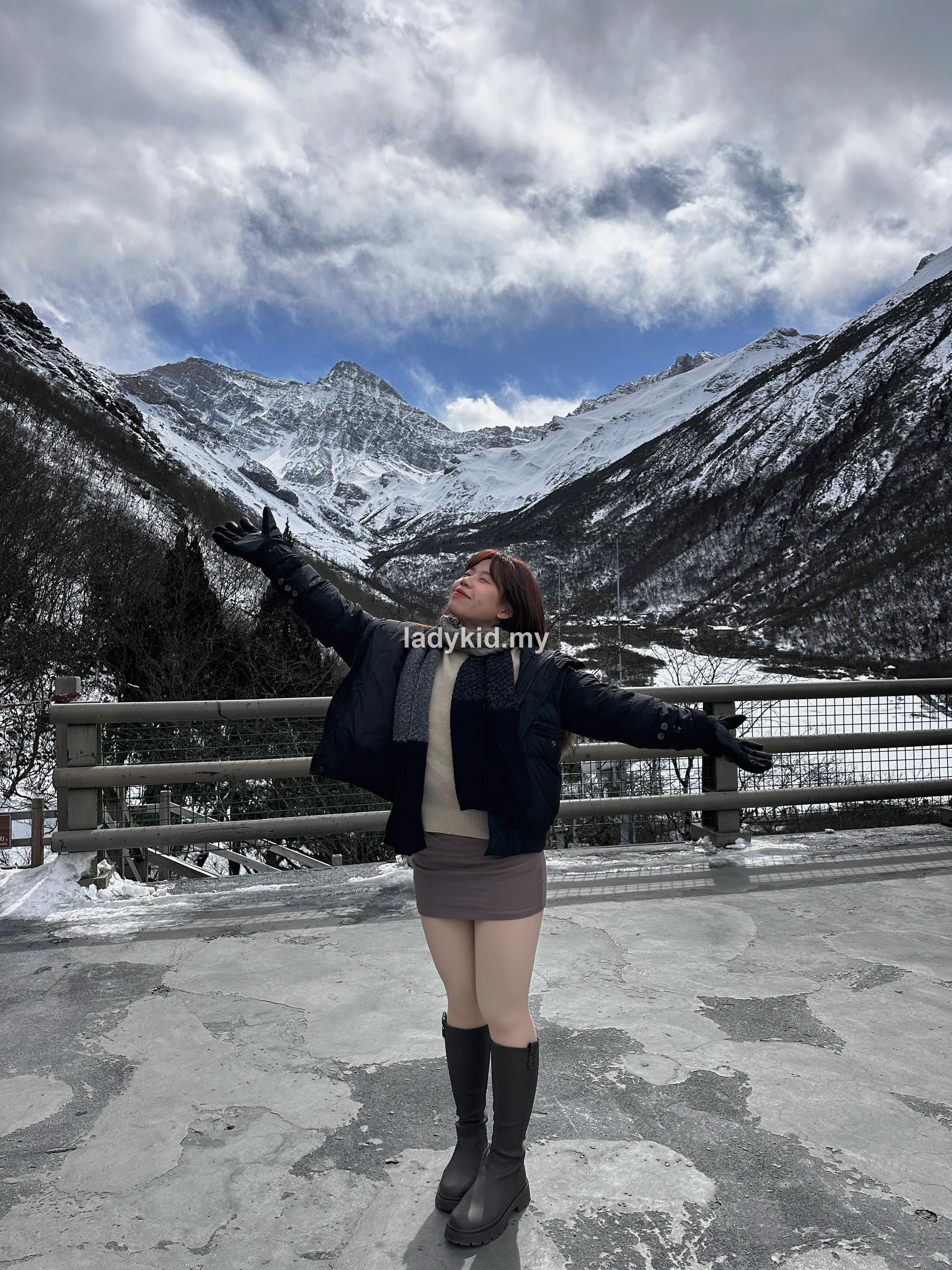 Customer wearing ladykid tights in snowy travel outfit