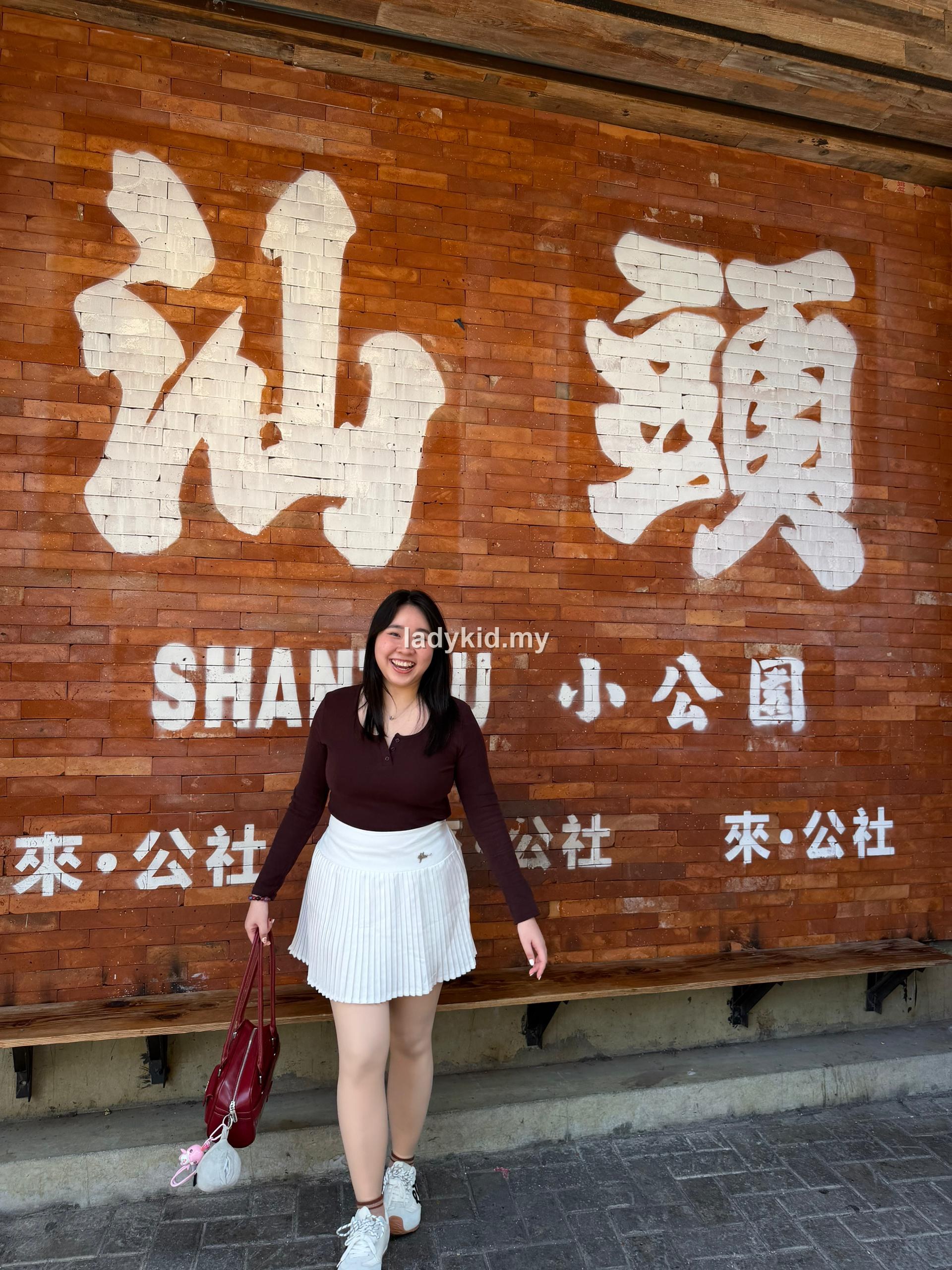 Customer travel outfit with natural leg look